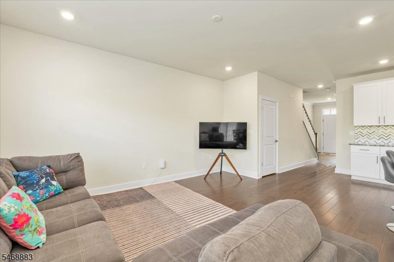 1104 Churchill Cir