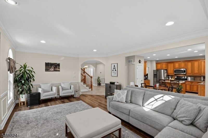 2 Ardsley Ct