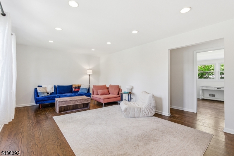 460 Jensen Ave