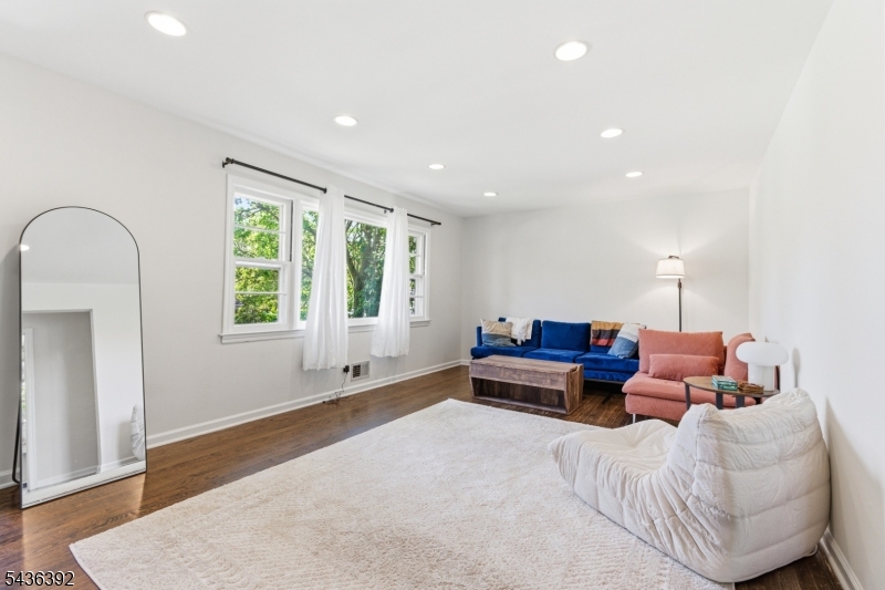 460 Jensen Ave