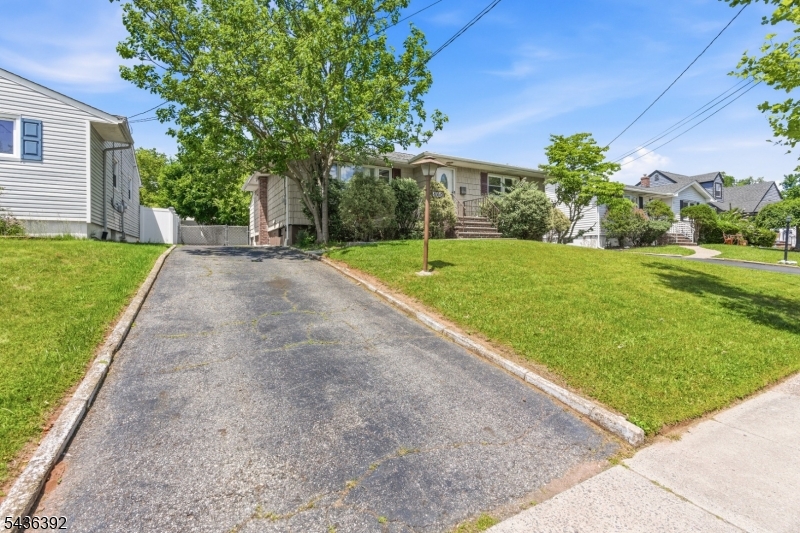460 Jensen Ave
