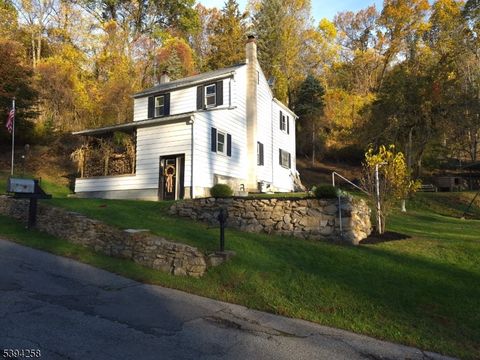 Photo of 241 Lows Hollow Rd, Lopatcong, NJ 08886 (MLS # 3995800)