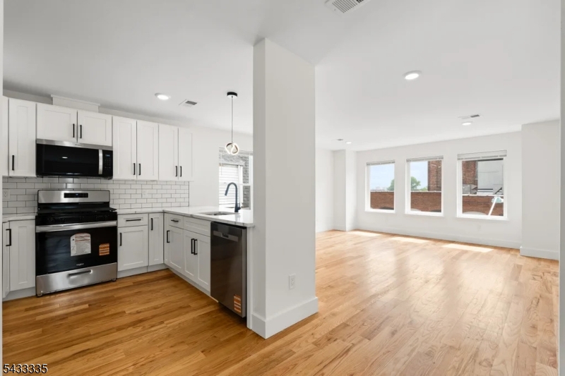 263 N 19TH THIRD FLOOR