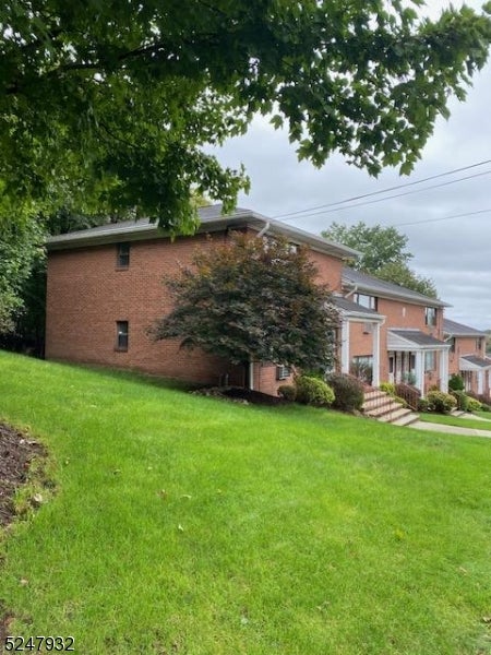 2 Colonial Dr J