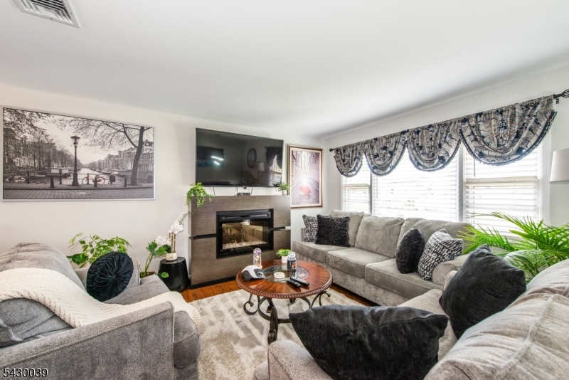 8 Kennedy Dr