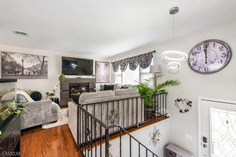 8 Kennedy Dr