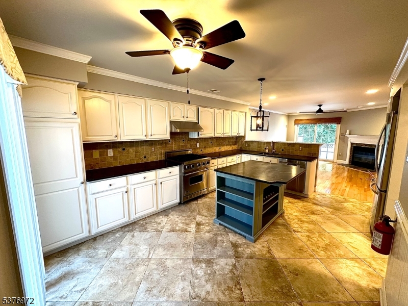 1402 S Branch Dr