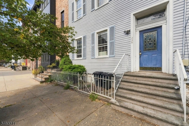 334 Pavonia Ave 1