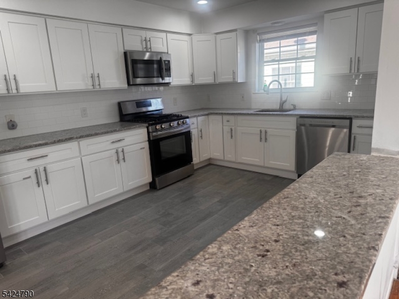 81-83 Hawthorne Ave 3