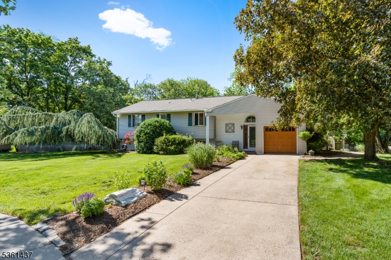 5 Meade Ct