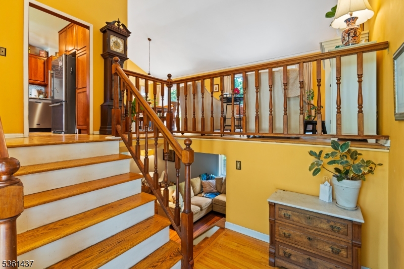 5 Meade Ct