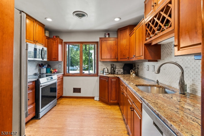 5 Meade Ct
