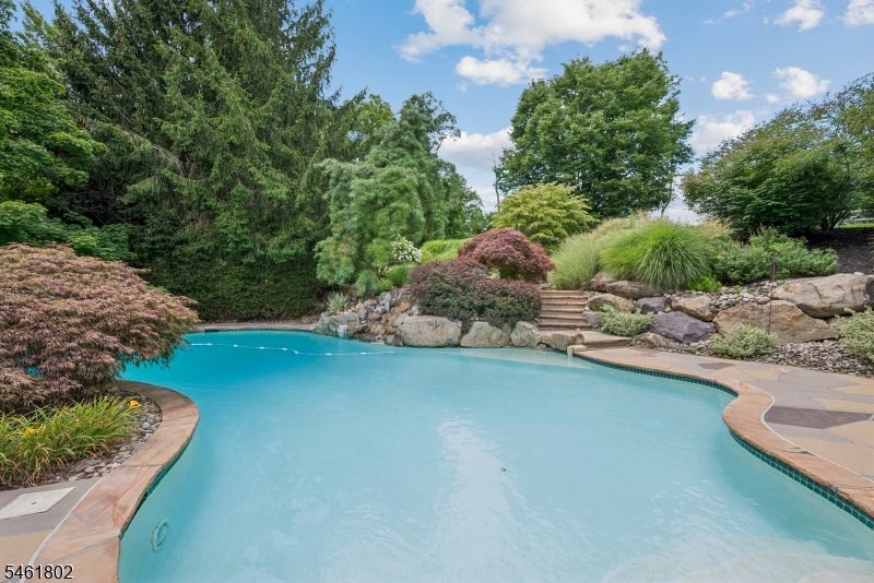 37 COLTS GLEN LANE