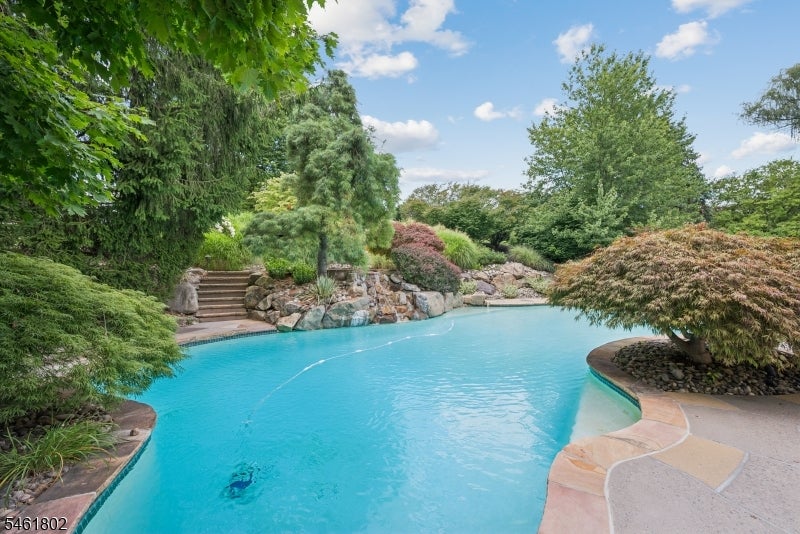 37 COLTS GLEN LANE