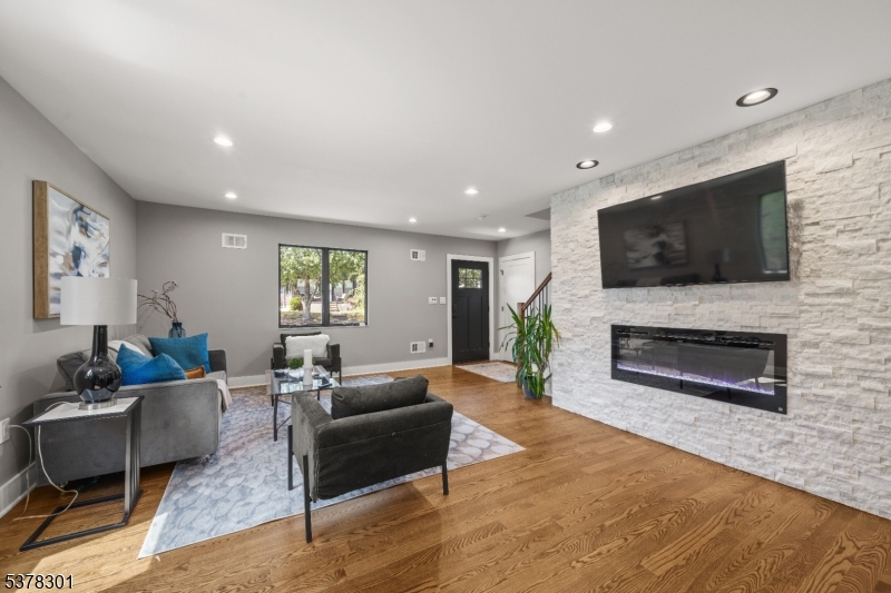 61 Pomona Ave