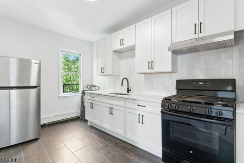 Photo of 195 Sylvan Ave #E, Newark, NJ 07104 (MLS # 3991435)