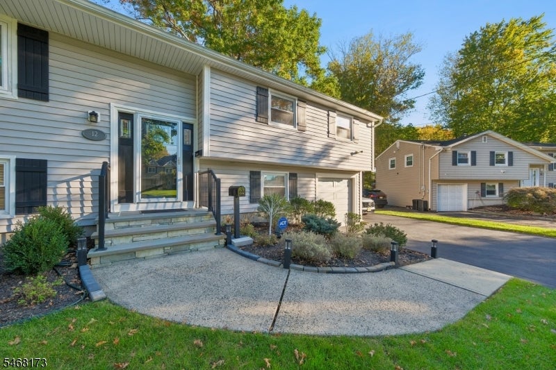 12 Knollwood Dr