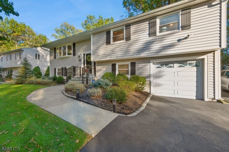 12 Knollwood Dr