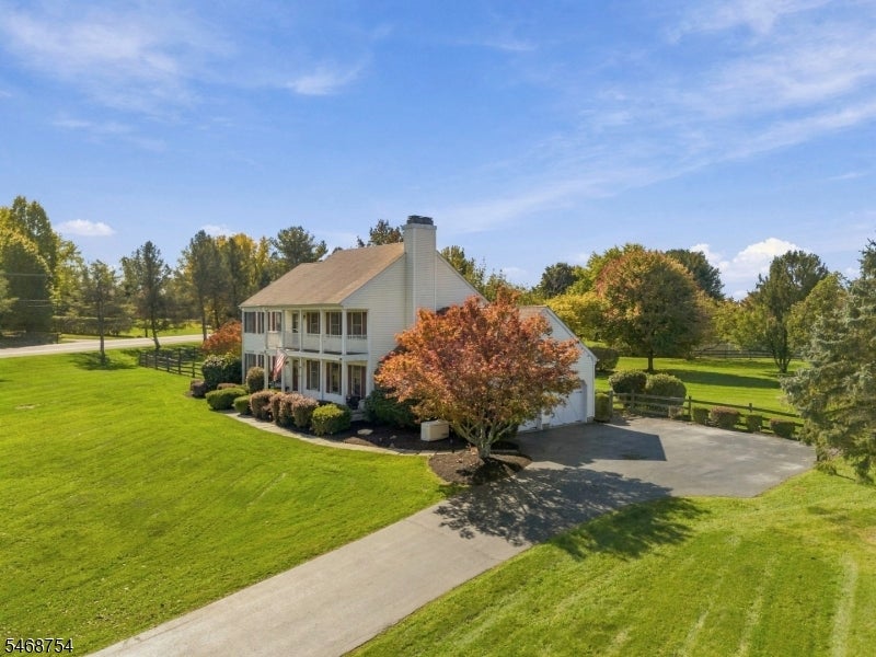 1 Bridle Ln