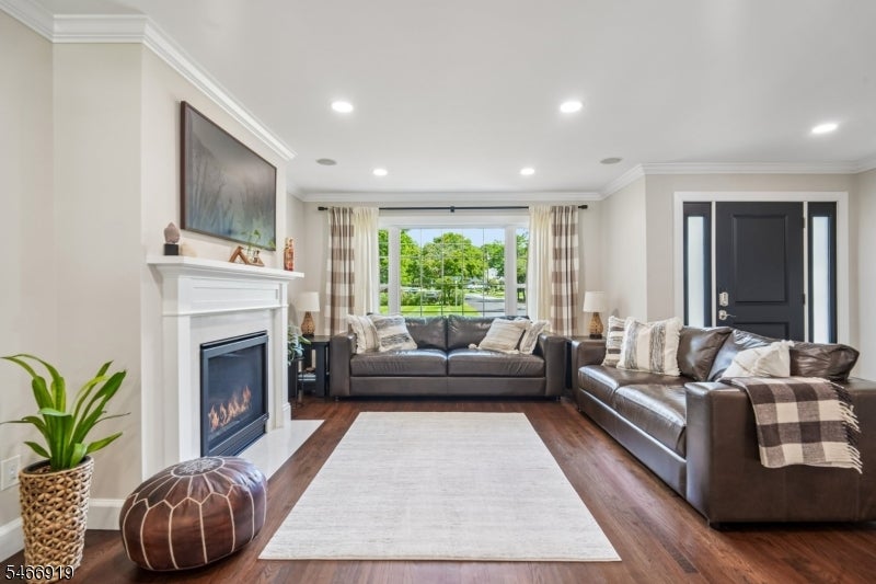 25 Ascot Way