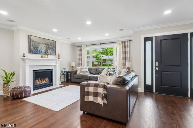 25 Ascot Way