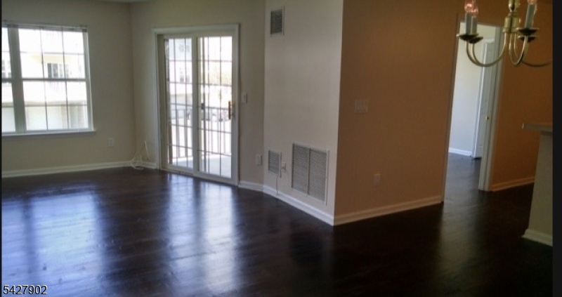 37 Parkside Ct