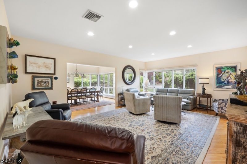 4 Chadwick Ct