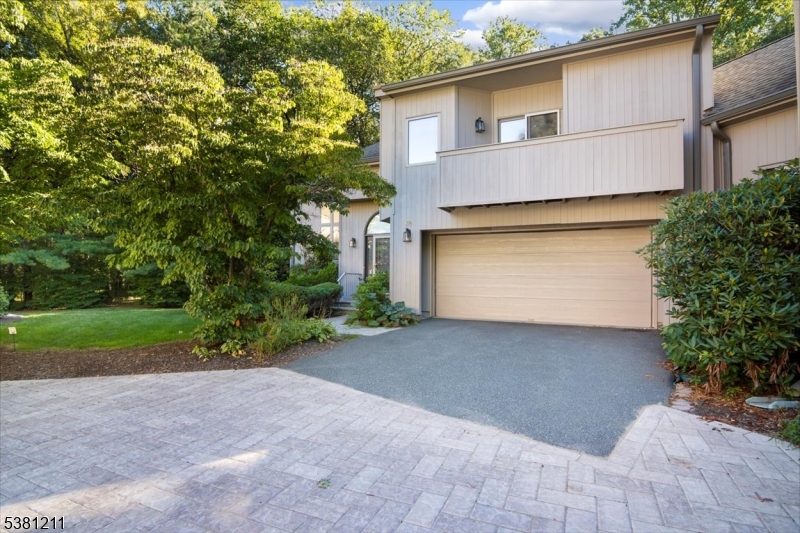 38 Robinhood Dr 38