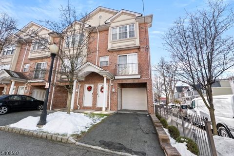 126 Amherst St East Orange City NJ 07018