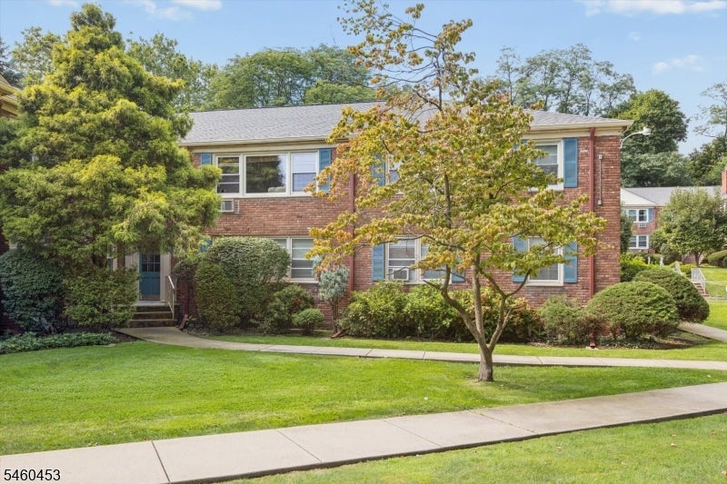 24 Hutton Ave 6