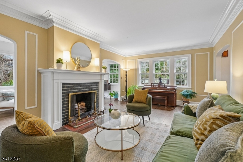 391 Up Mountain Avenue