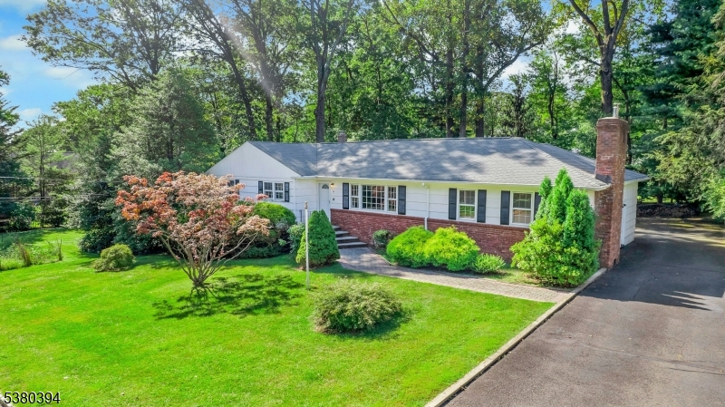 64 Highlands Ave