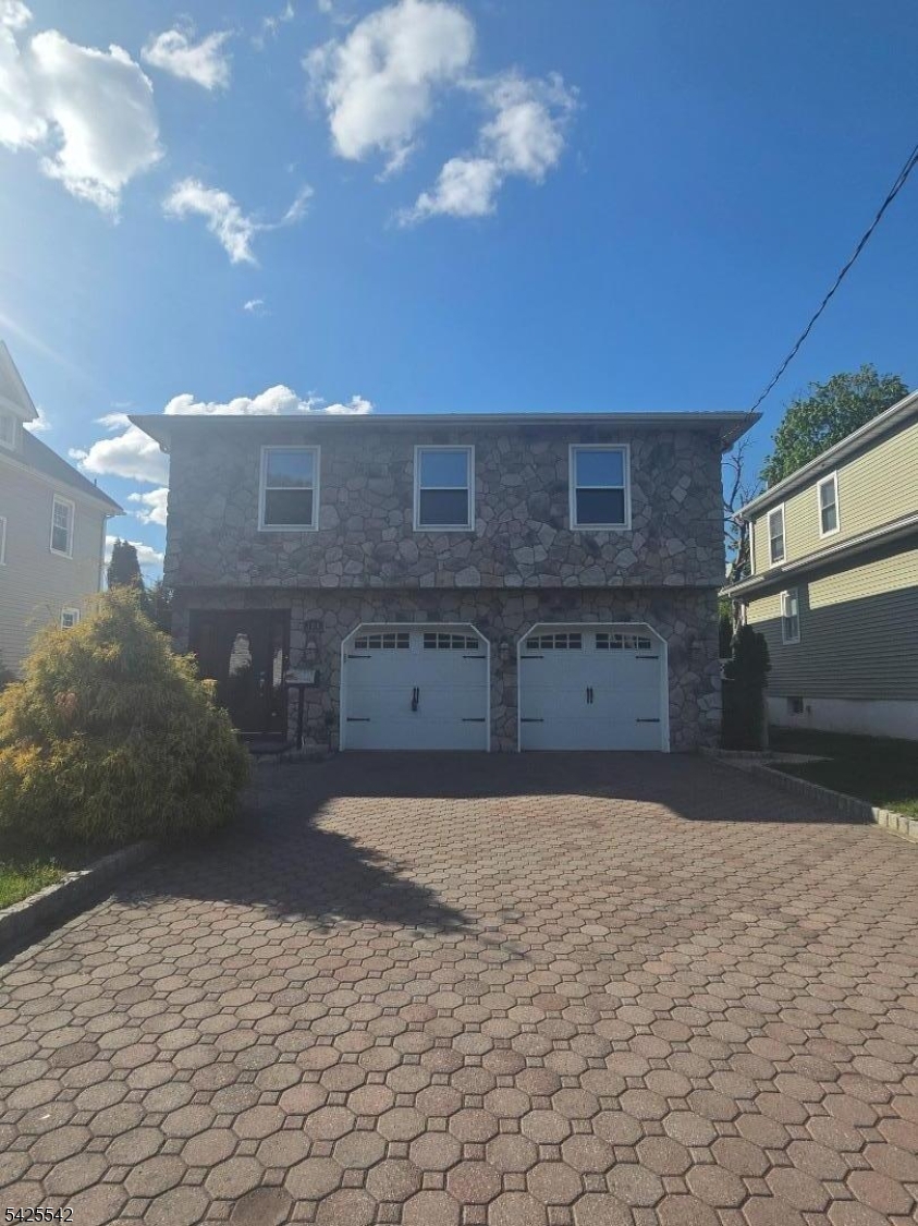 101 Bloomingdale Ave