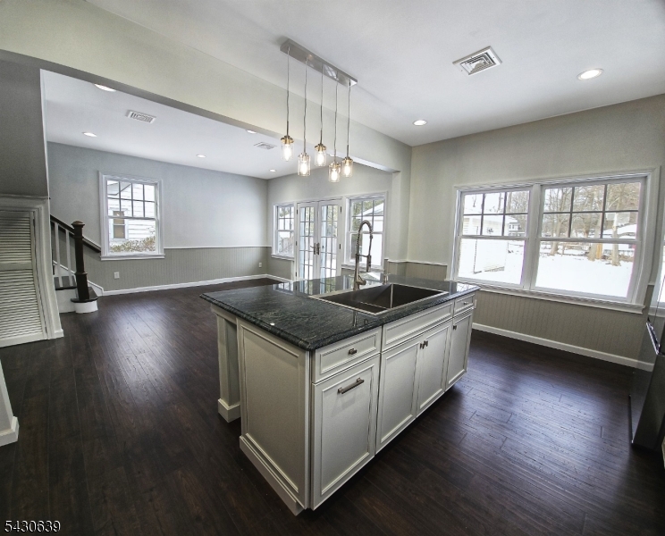 27 Forest Rd