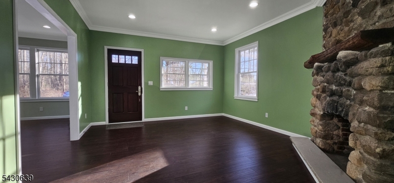 27 Forest Rd