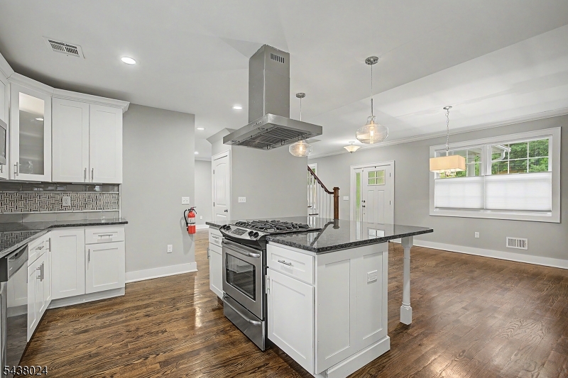 8 Phyllis Pl