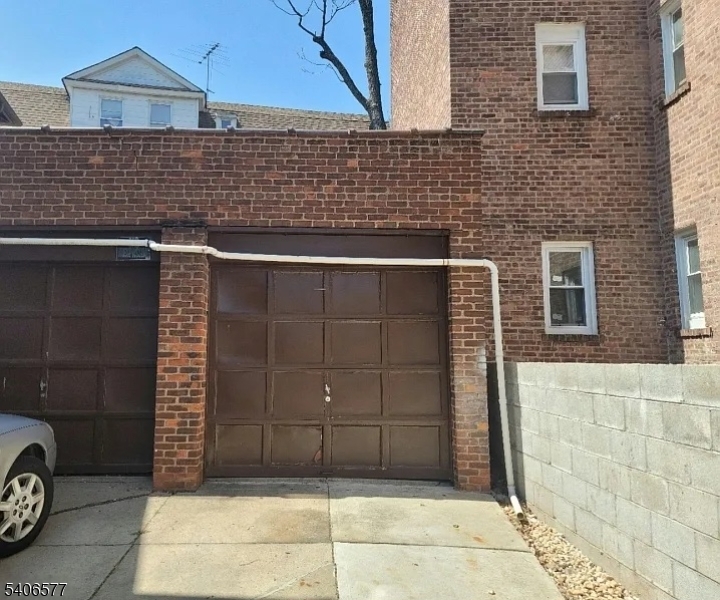 367-369 Sanford Ave 1R