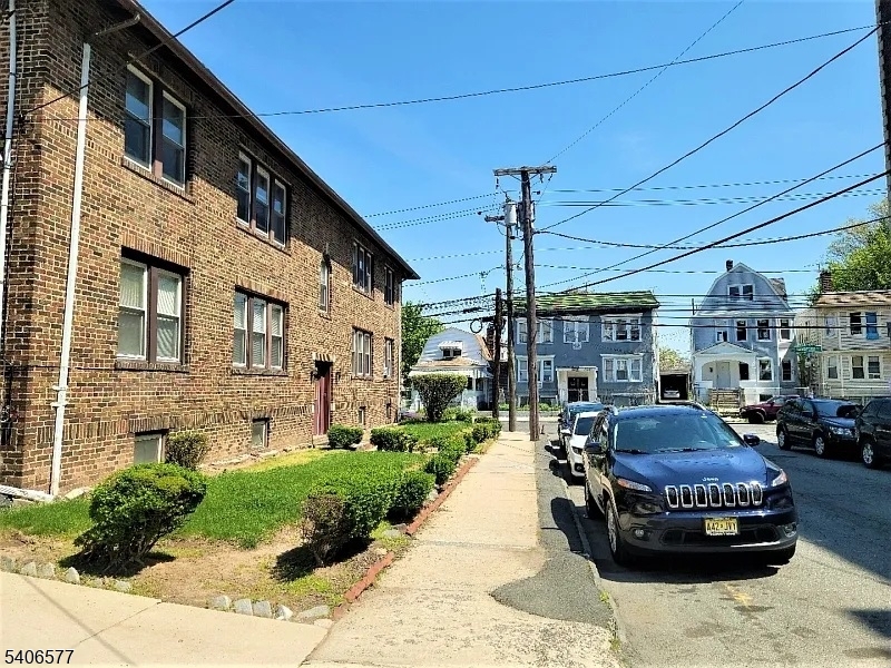 367-369 Sanford Ave 1R