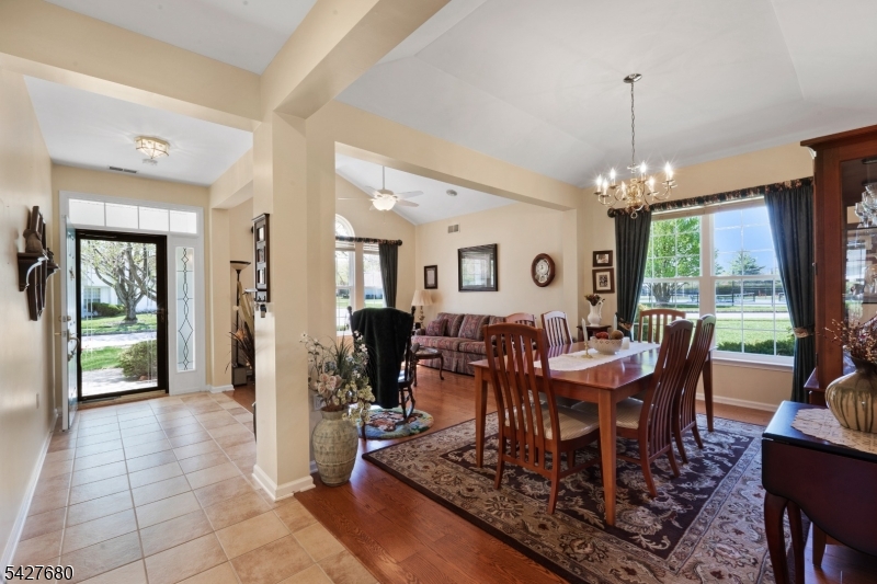 20 Ascot Dr