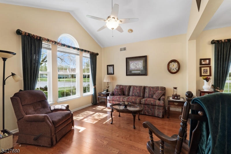 20 Ascot Dr