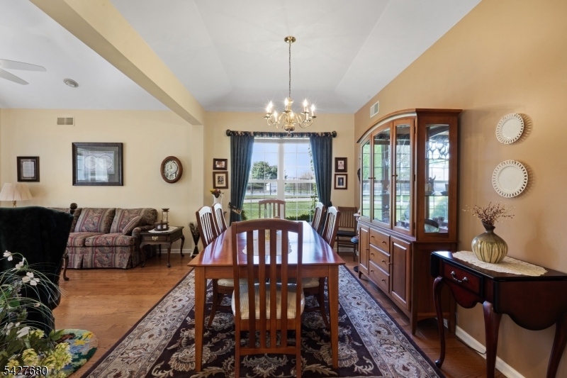 20 Ascot Dr