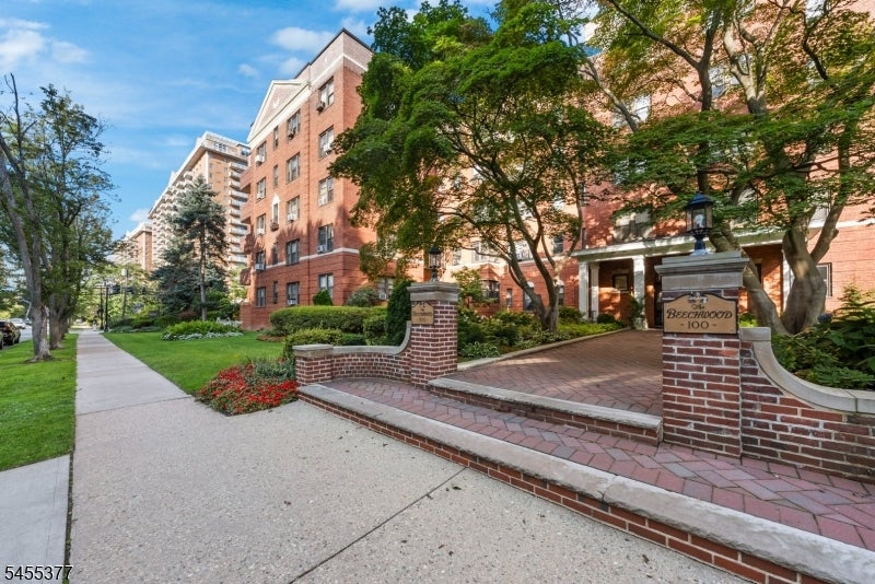 100 Prospect Ave 1F