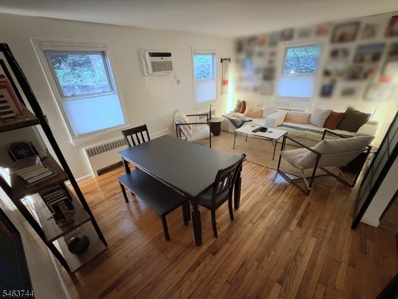 24 Hutton Ave 63