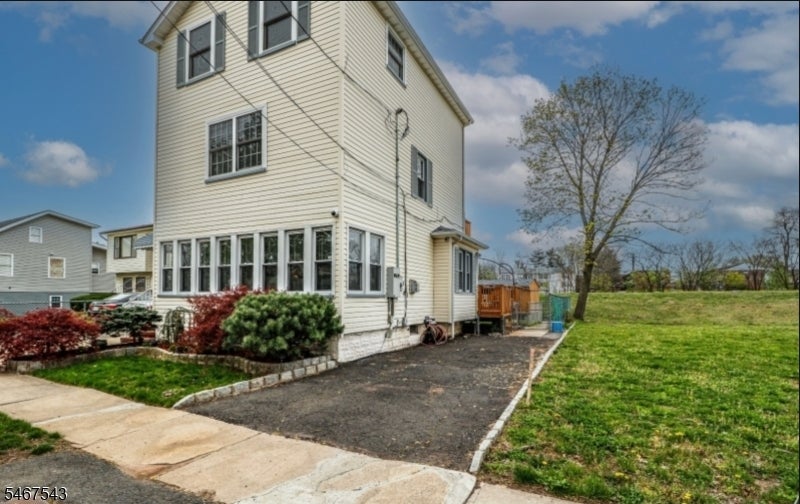 1017 Main St