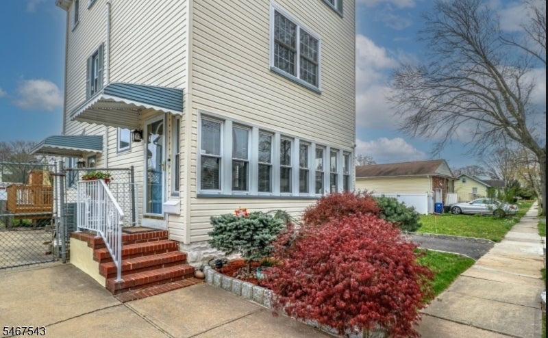 1017 Main St