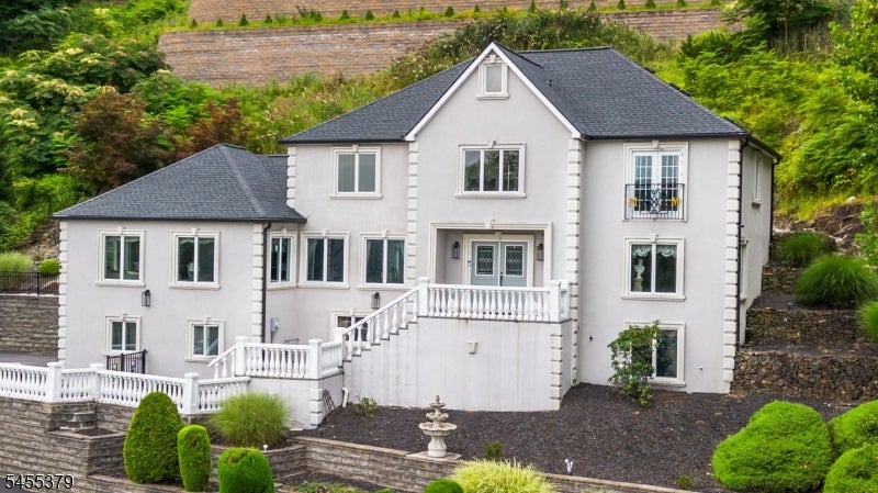 207 Eileen Dr