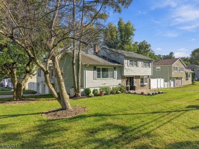 223 Fairview Ave