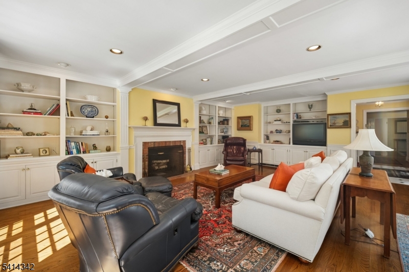 638 Mountain Ave