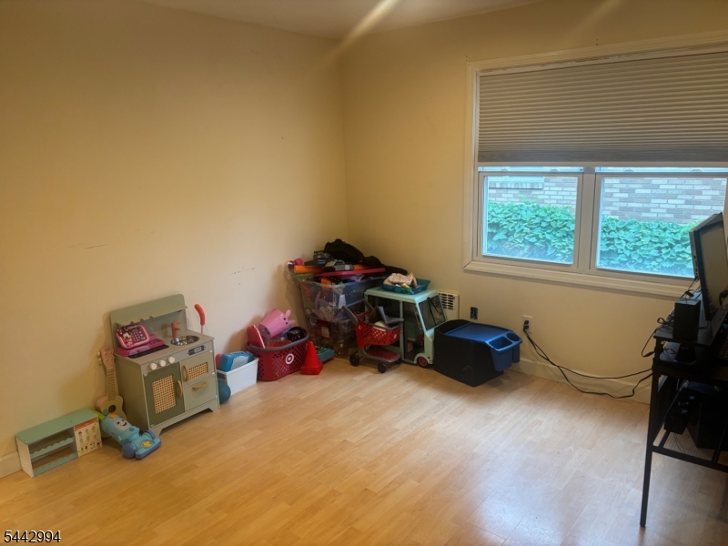 30 Meriline Ave