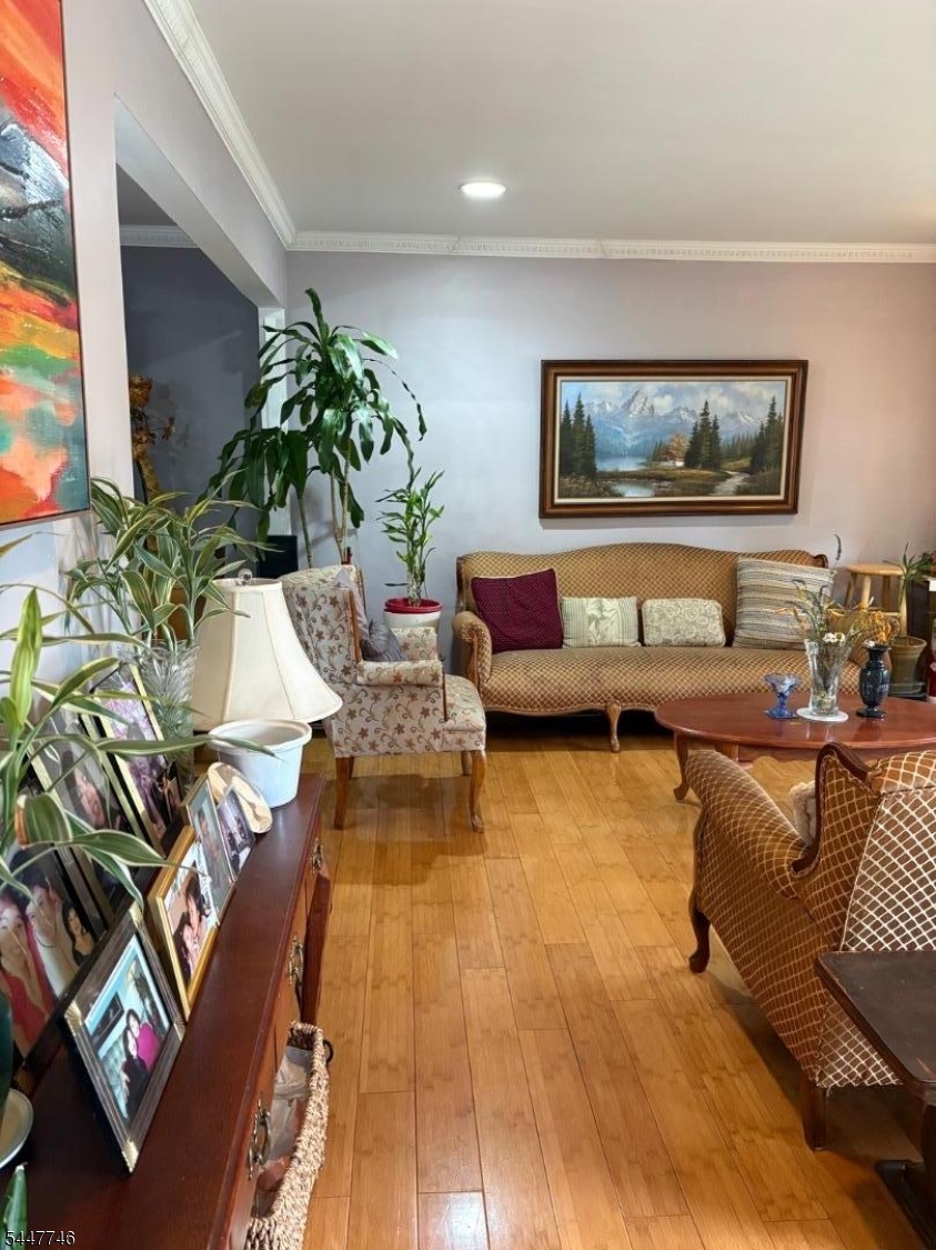 30 Harding Ave